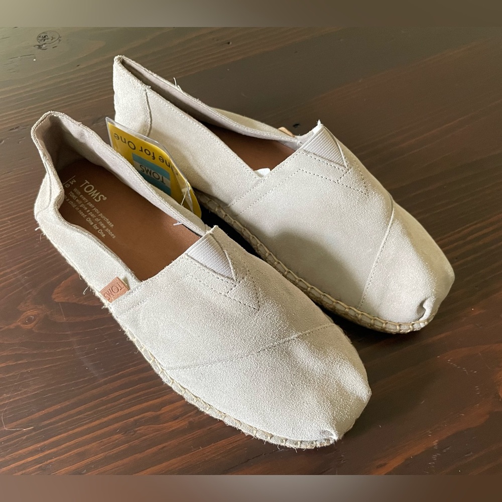 Toms Beige Suede-like Flat Espadrilles size 9 medium NWT